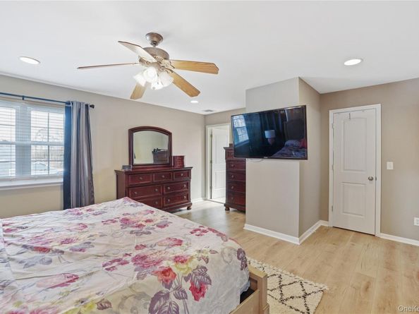 436 Raft Avenue, Holbrook NY 11741