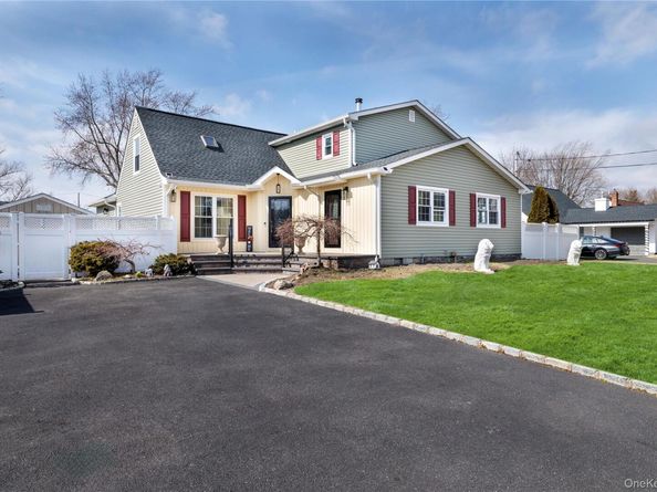 436 Raft Avenue, Holbrook NY 11741