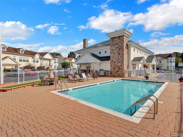 705 Narragansett Villas Drive, Lindenhurst NY 11757