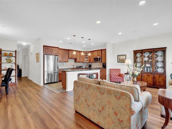 705 Narragansett Villas Drive, Lindenhurst NY 11757
