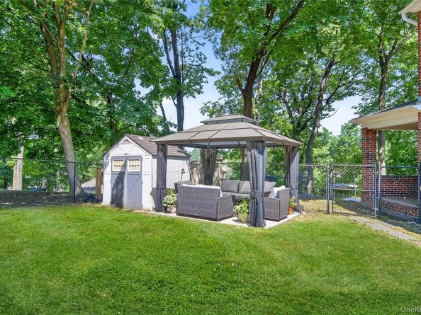 20 Hendrick Avenue, Glen Cove NY 11542