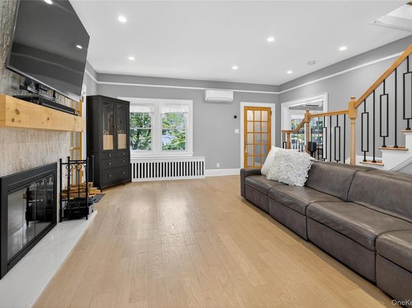 20 Hendrick Avenue, Glen Cove NY 11542