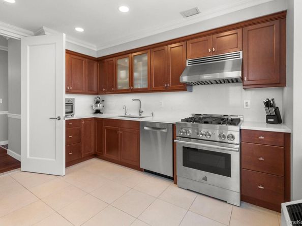 10 City Place 30H, White Plains NY 10601