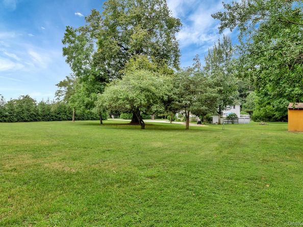 127 North Street, Manorville NY 11949