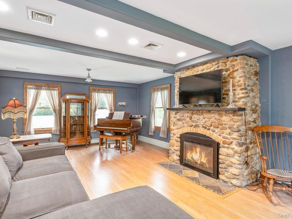 127 North Street, Manorville NY 11949