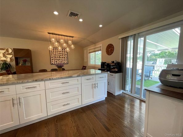5 Dewey Road, Commack NY 11725