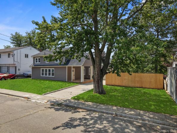 3322 Parkway Drive, Baldwin NY 11510