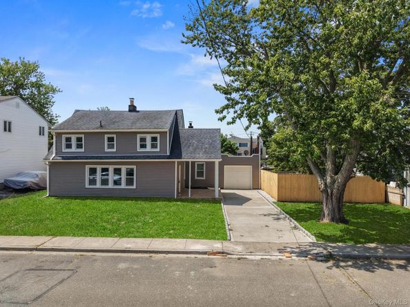 3322 Parkway Drive, Baldwin NY 11510
