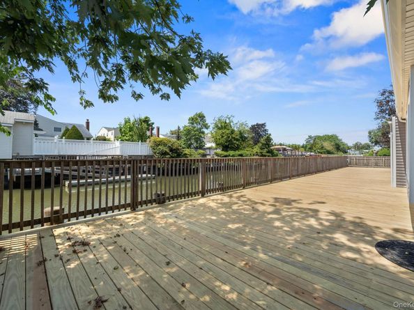 3322 Parkway Drive, Baldwin NY 11510