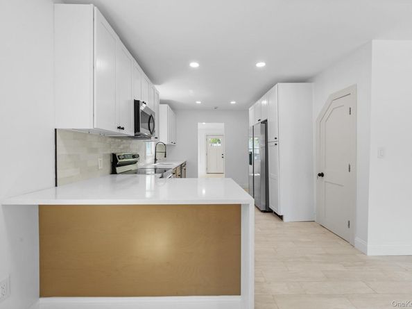 3322 Parkway Drive, Baldwin NY 11510