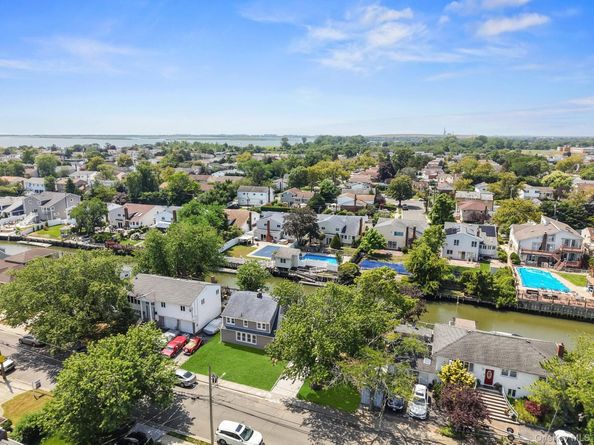 3322 Parkway Drive, Baldwin NY 11510