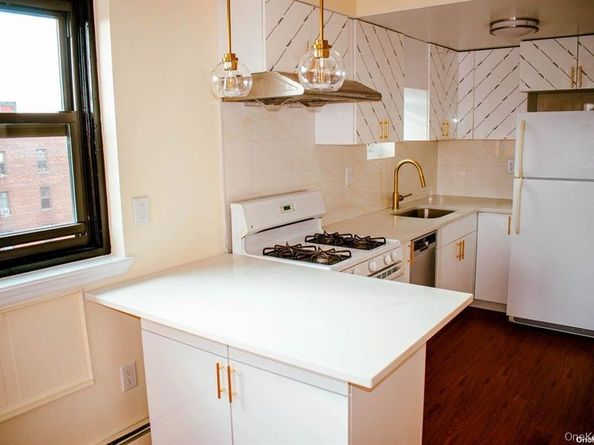 144-68 38th Avenue 703, Flushing NY 11354