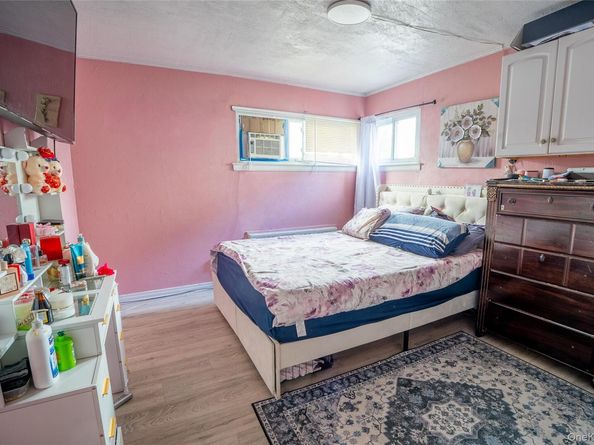 60 32nd Street, Copiague NY 11726