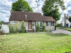 60 32nd Street, Copiague NY 11726