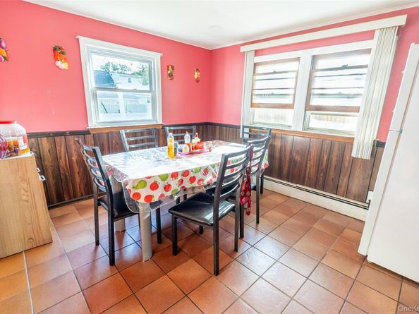 60 32nd Street, Copiague NY 11726