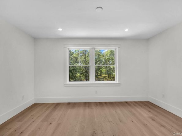 95 N Summit Boulevard, Westhampton NY 11977
