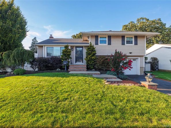 137 Willard Avenue, Farmingdale NY 11735