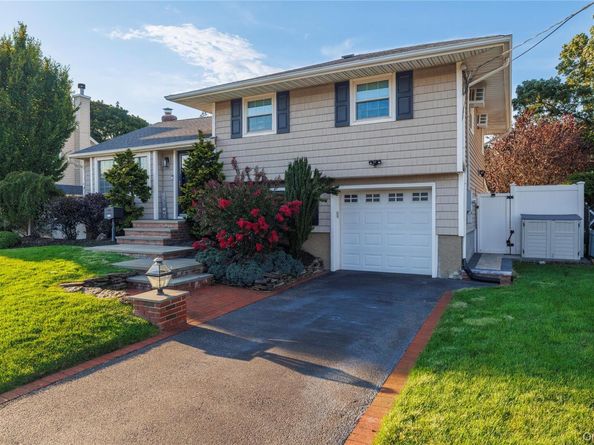 137 Willard Avenue, Farmingdale NY 11735