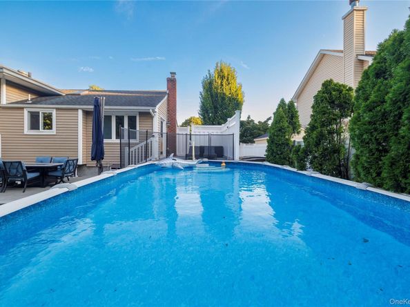 137 Willard Avenue, Farmingdale NY 11735