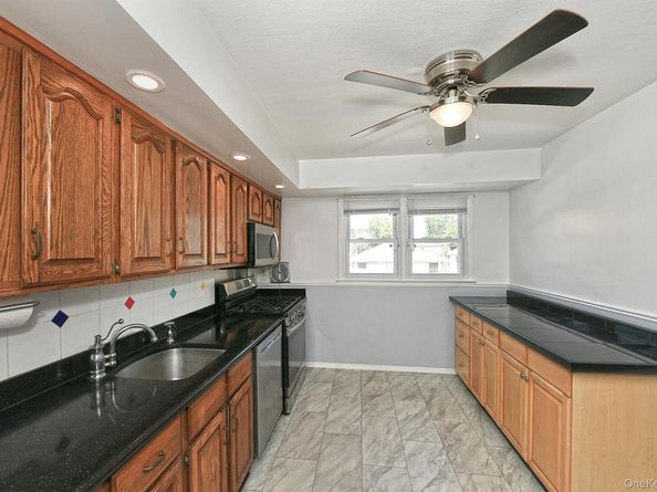 17 Regent Street, Hicksville NY 11801