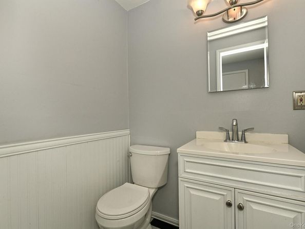 17 Regent Street, Hicksville NY 11801