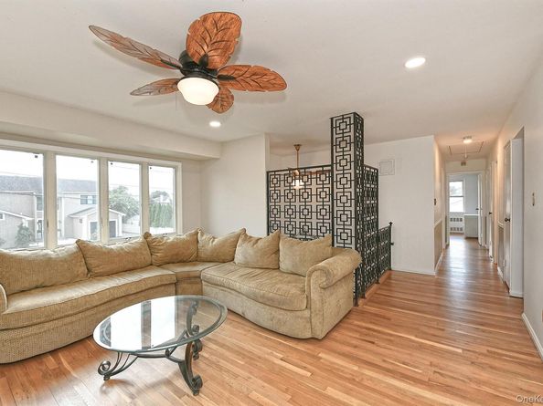 17 Regent Street, Hicksville NY 11801