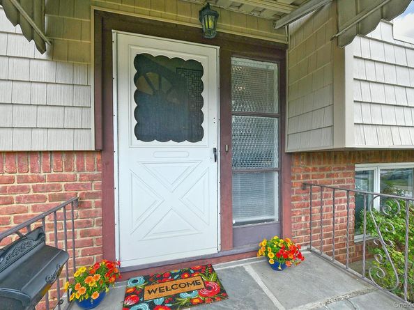 17 Regent Street, Hicksville NY 11801