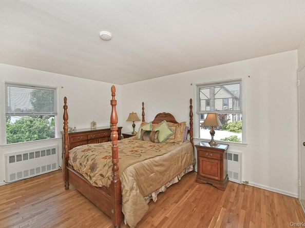 17 Regent Street, Hicksville NY 11801