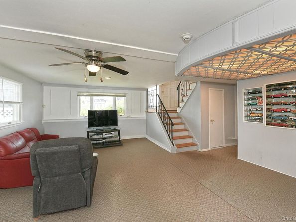 17 Regent Street, Hicksville NY 11801