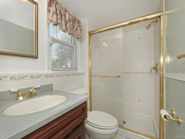 17 Regent Street, Hicksville NY 11801
