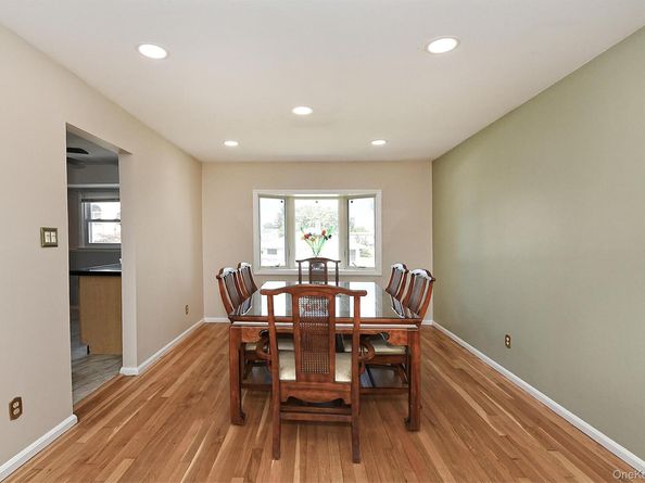 17 Regent Street, Hicksville NY 11801