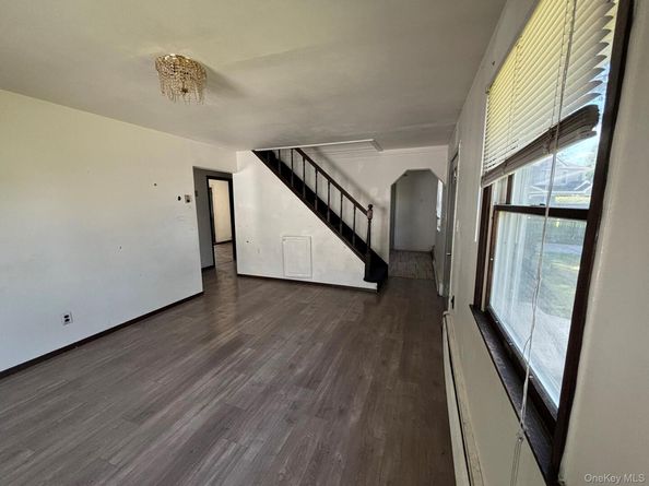 122 Old Oak Lane, Levittown NY 11756