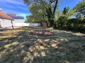 122 Old Oak Lane, Levittown NY 11756