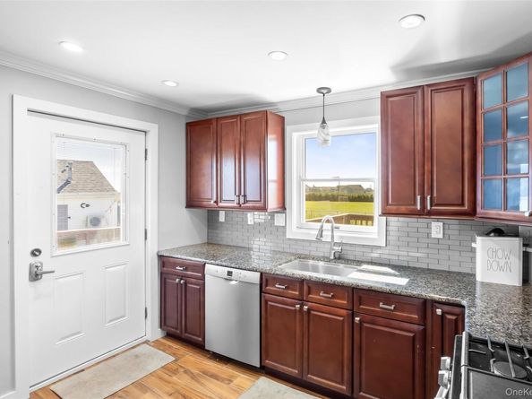 853 S Bay Street, Lindenhurst NY 11757