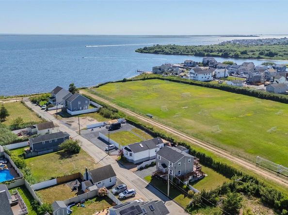 853 S Bay Street, Lindenhurst NY 11757
