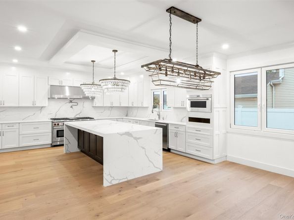 182 Friends Lane, Westbury NY 11590