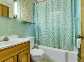 8 N Westbury Road, Hampton Bays NY 11946