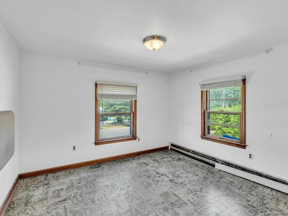 8 N Westbury Road, Hampton Bays NY 11946