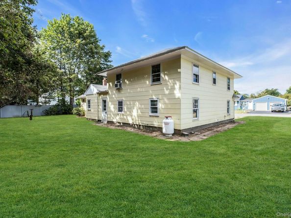 8 N Westbury Road, Hampton Bays NY 11946