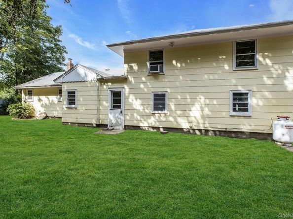 8 N Westbury Road, Hampton Bays NY 11946
