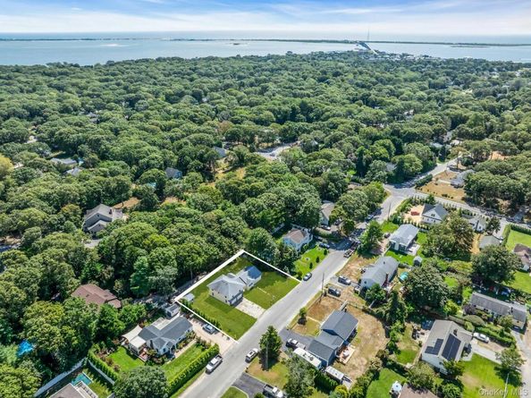 8 N Westbury Road, Hampton Bays NY 11946