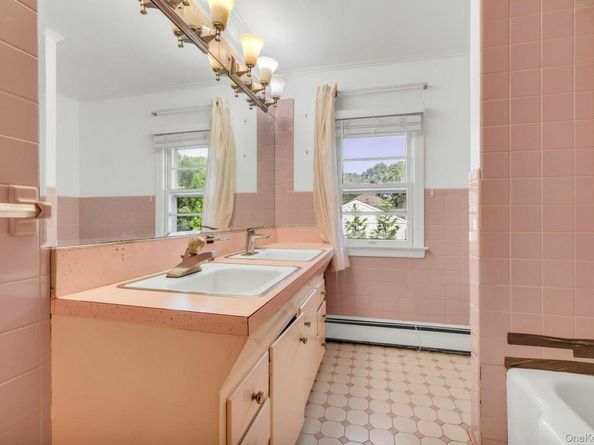 8 N Westbury Road, Hampton Bays NY 11946