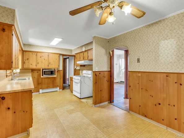 8 N Westbury Road, Hampton Bays NY 11946