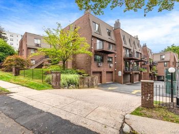 492 N Broadway Avenue