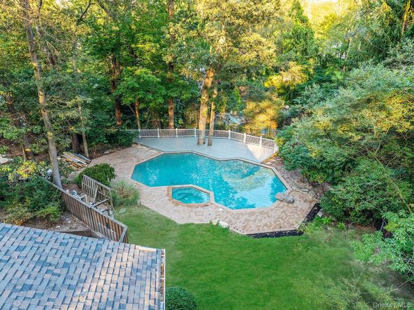 2 Rawlings Drive, Melville NY 11747