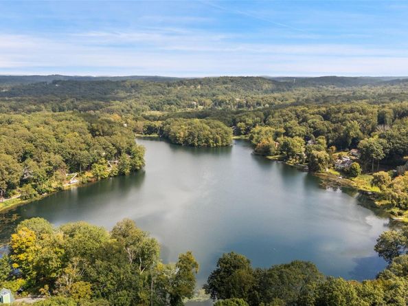 40 Lakeview Pass, Katonah NY 10536