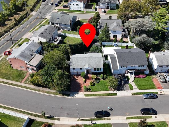 8 Gale Drive, North Woodmere NY 11581