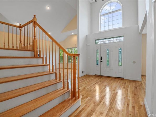 23 Island Trail, Mount Sinai NY 11766