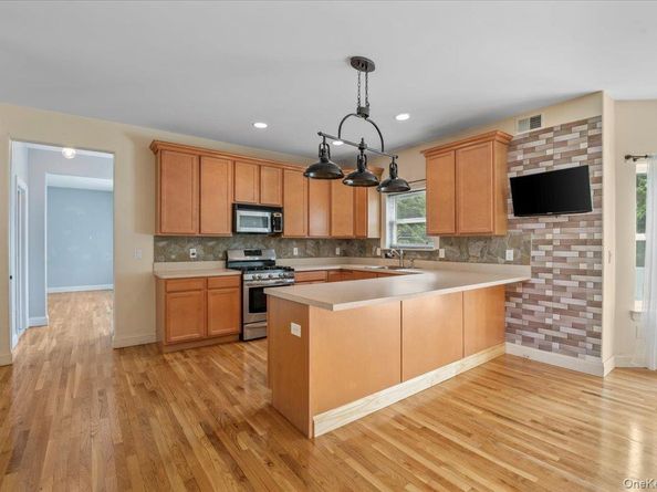 23 Island Trail, Mount Sinai NY 11766