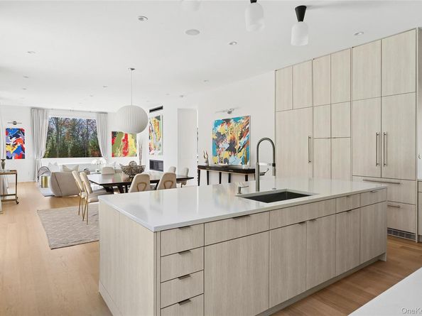 26 Alewive Brook Road, East Hampton NY 11937